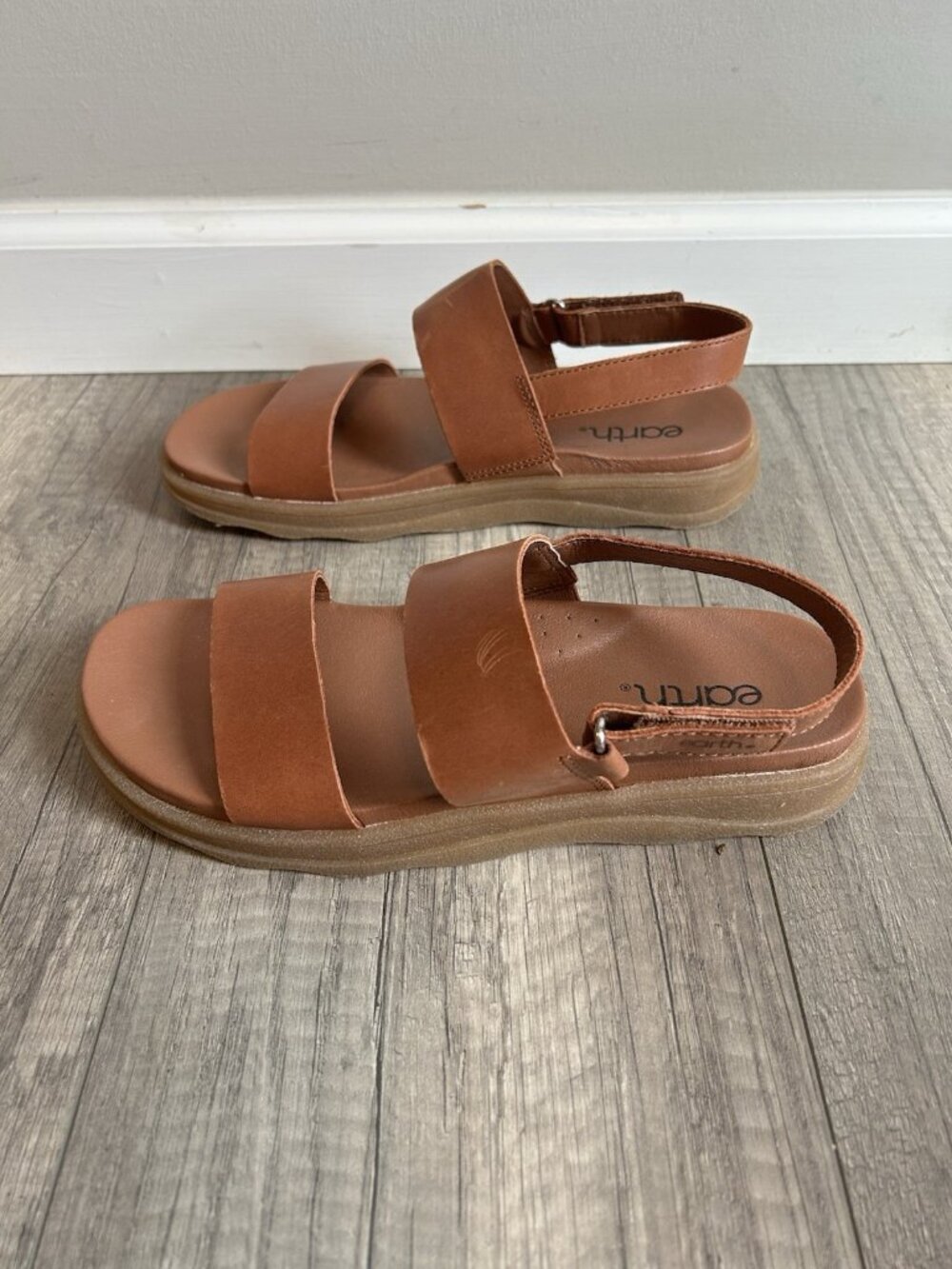 Earth Women's Leah Round Toe Strappy Casual Flat Sandals Brown 210 8M - Picture 11 of 16